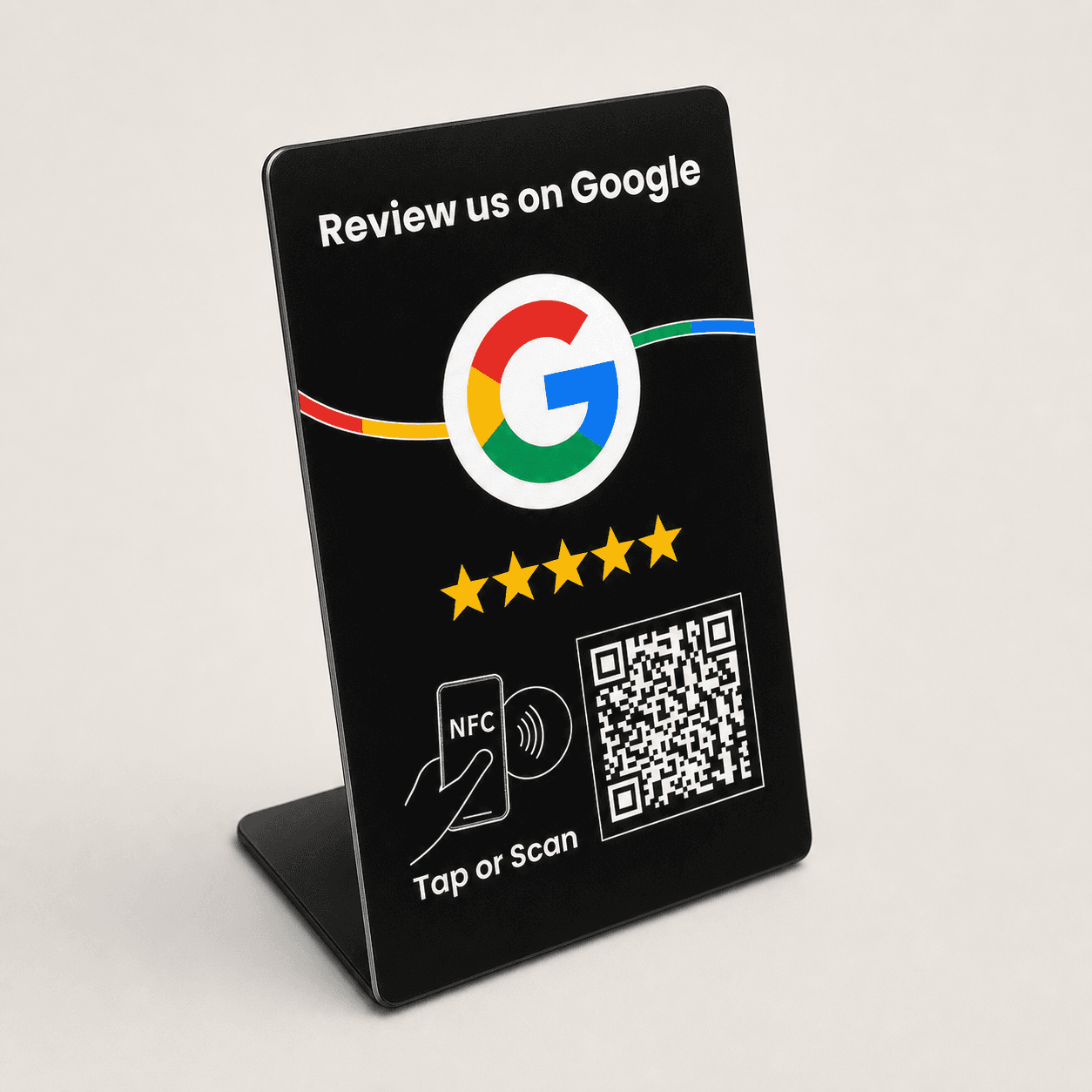 Černá NFC karta pro Google recenze ve studiovém prostředí